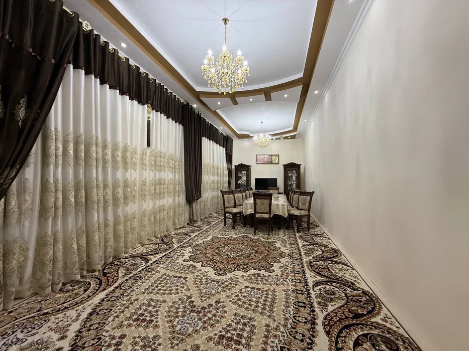 Карвон бозор оркасида жойлашган участка сотилади