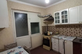 Продам, Yunusobod 8 2/9/9 sredniy remont razdelniy