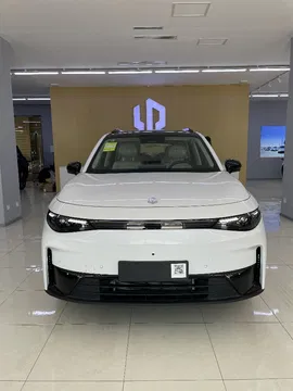 Leapmotor C16 Gibrid premium 2 dop opsiya 2025 Nalichi garantiya bor