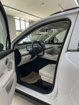 Leapmotor C16 Gibrid premium 2 dop opsiya 2025 Nalichi garantiya bor