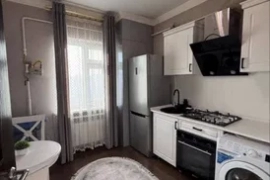 Sotaman, Срочно сотилади! 8 худуд 2/7/7. 66 кв .Евроремонт,мебель техника бн!