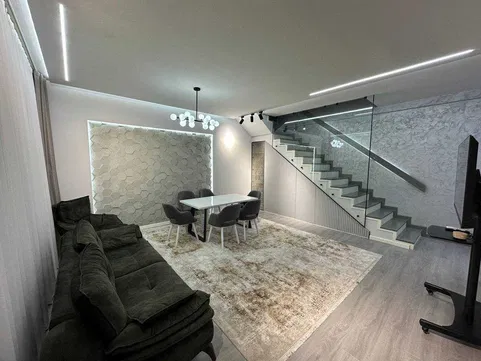 Продаю 3х ком. кв. (105 кв.м) на жк Салар, вместе с личной парковкой