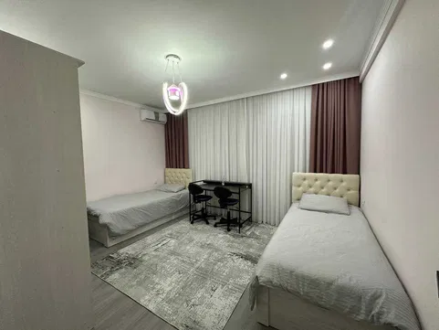 Продаю 3х ком. кв. (105 кв.м) на жк Салар, вместе с личной парковкой