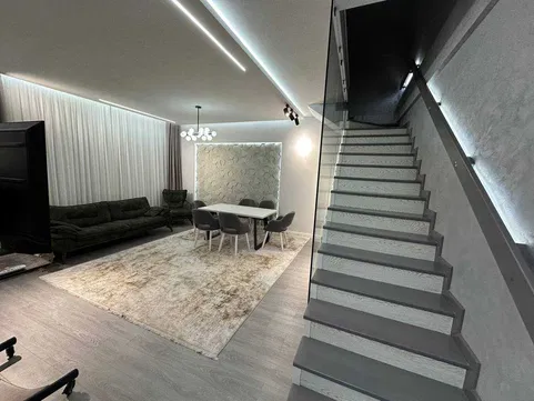 Продаю 3х ком. кв. (105 кв.м) на жк Салар, вместе с личной парковкой