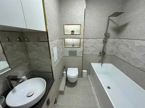 Продаю 3х ком. кв. (105 кв.м) на жк Салар, вместе с личной парковкой